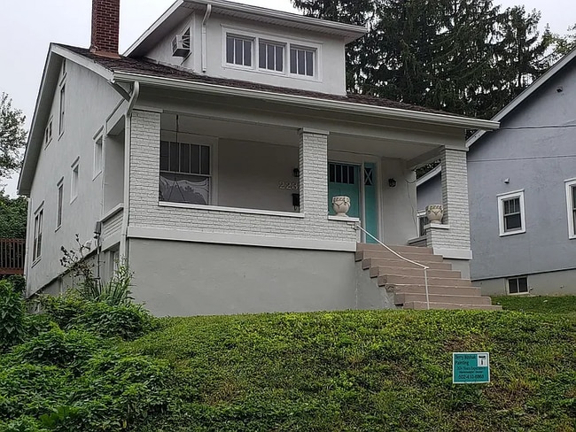 Building Photo - 2232 Grinstead Dr