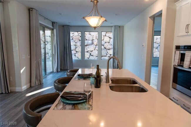 Photo - 92 Lake Oasis St