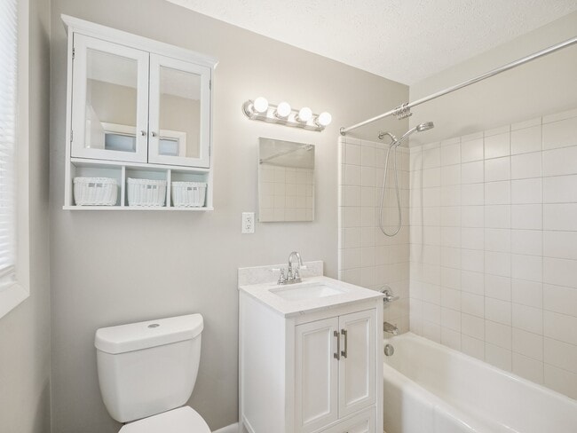 2BR, 2BA - 1,141SF - Bathroom - Morganton Arms Apartments