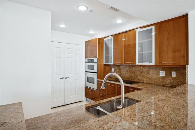 Photo - 1819 SE 17th St Unit 901
