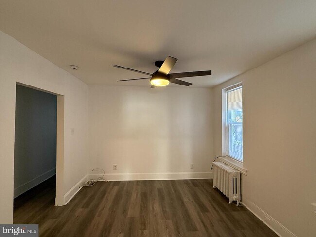 Photo - 4937 Walnut St