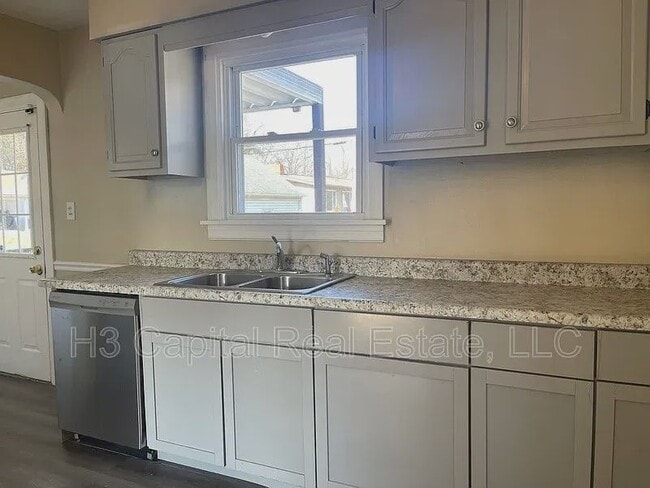 Photo - 711 N 28th St