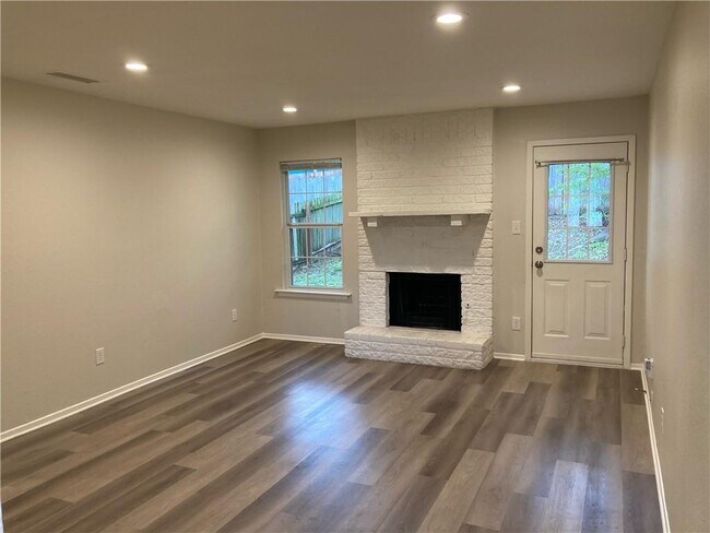 Photo - 1908b Townesouth Cir