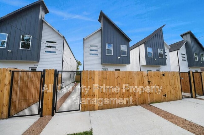 Photo - 2708 Bostic St