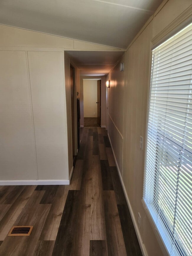 Photo - 180 Dixon Rd