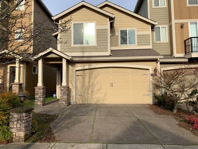 Building Photo - COMING SOON! GORGEOUS Townhome...  LOCATION , LOCATION near Peace Health Hospital