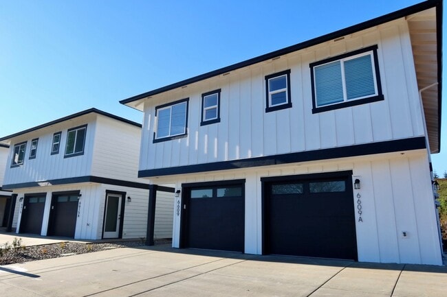 Photo - 6615 Devon Ave SE