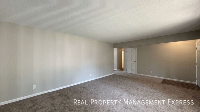 Photo - Beautiful 5 Bed 3 Bathroom Home w/ 2-Stall Garage