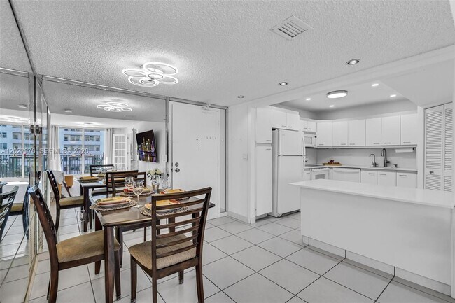 Photo - 9273 Collins Ave Unidad 503