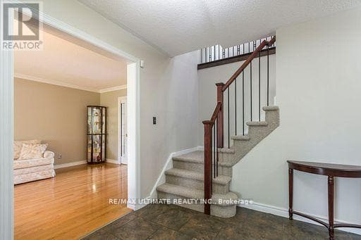 Photo - 34 Briarwood Crescent