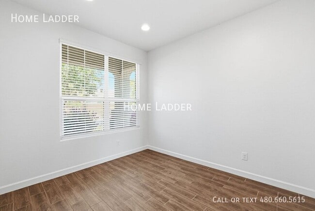 Photo - 2713 N Camden Dr