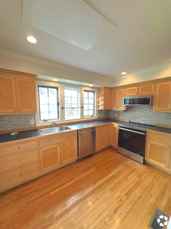 Building Photo - 57 Kinnaird St Unit 57 Rental