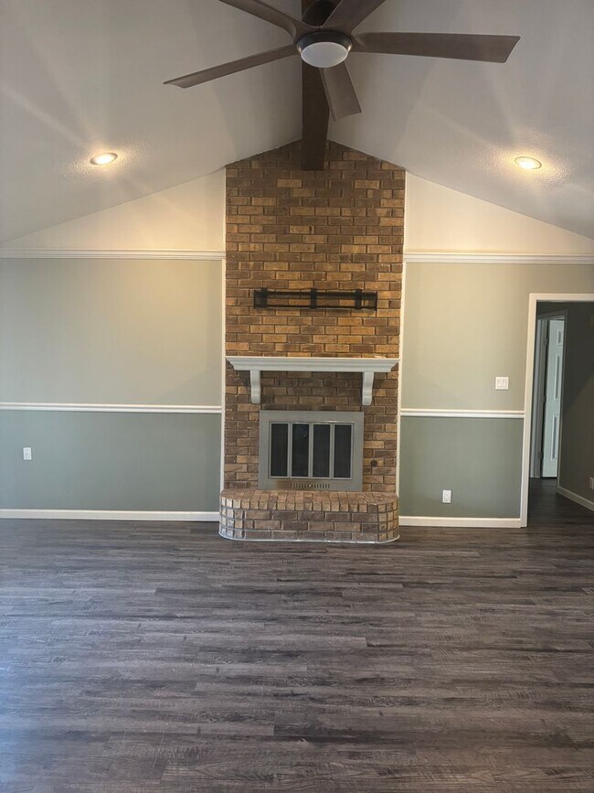 Photo - Remodeled 3/2/2 with Lots of Square Footage!