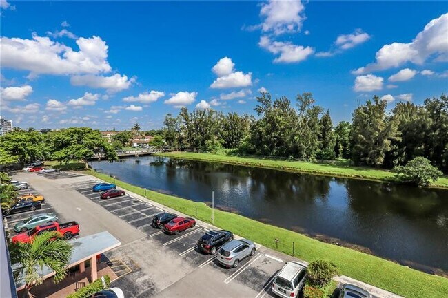 Photo - 16465 NE 22nd Ave Unit 105