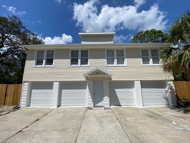 Photo - 18th Ave S Triplex Unit 3 (West)