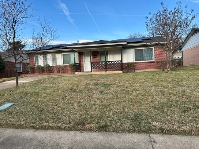 Photo - 8655 Ashcroft Ave