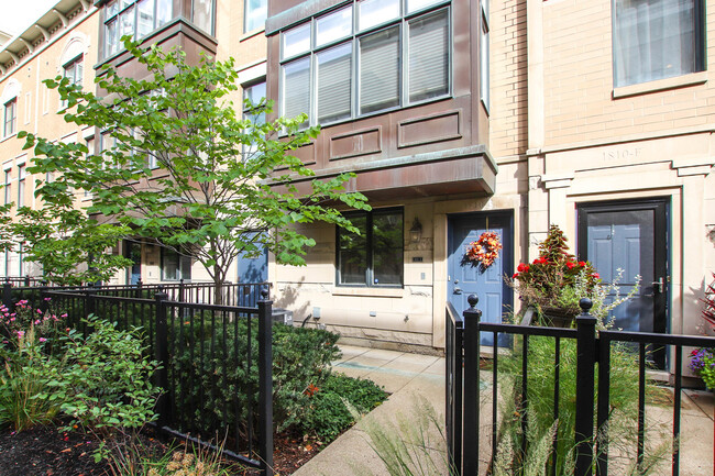 Photo - 1810 S Indiana Ave Condo Unit E