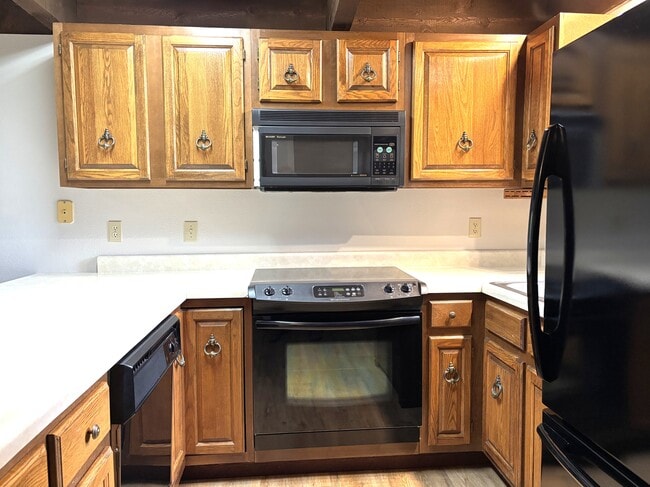 Photo - 315 Heather Ln