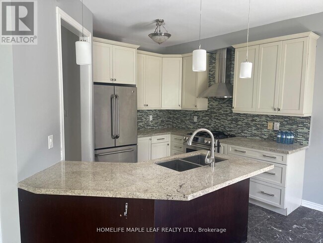 Photo - 51 Redfinch Crescent