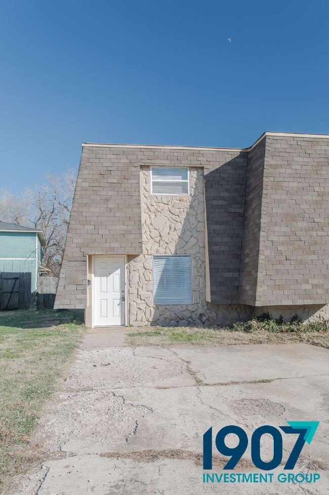 Photo - 611 Sinclair Dr