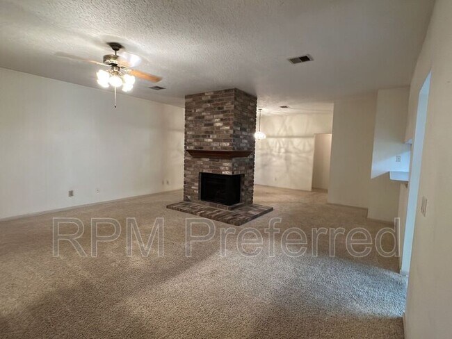 Photo - 507 Moggy Ct