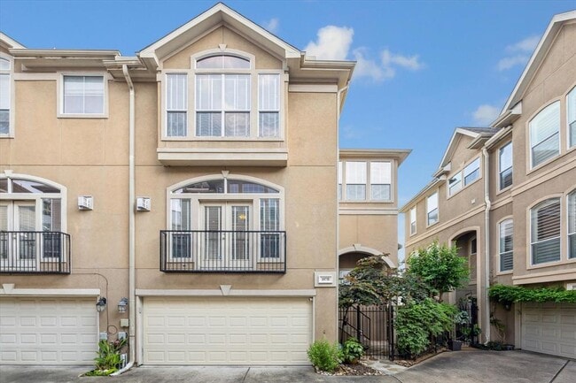 Photo - 107 Detering St Unidad B Rental