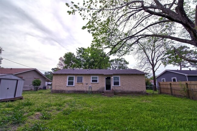 Photo - 115 Charles Ln