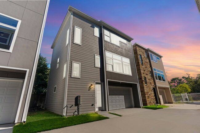 Photo - 4013 Ward St