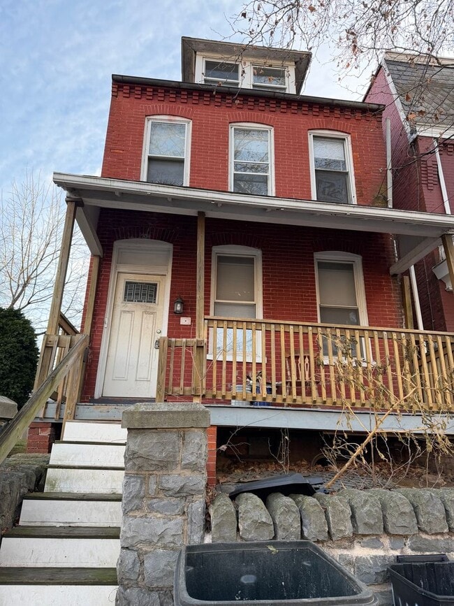 Building Photo - 411 S Prince St Unit 2