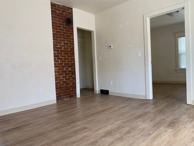 Photo - 225 N Ashland Unit upper