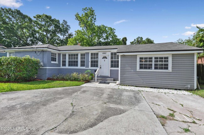 Photo - 4848 Plymouth St