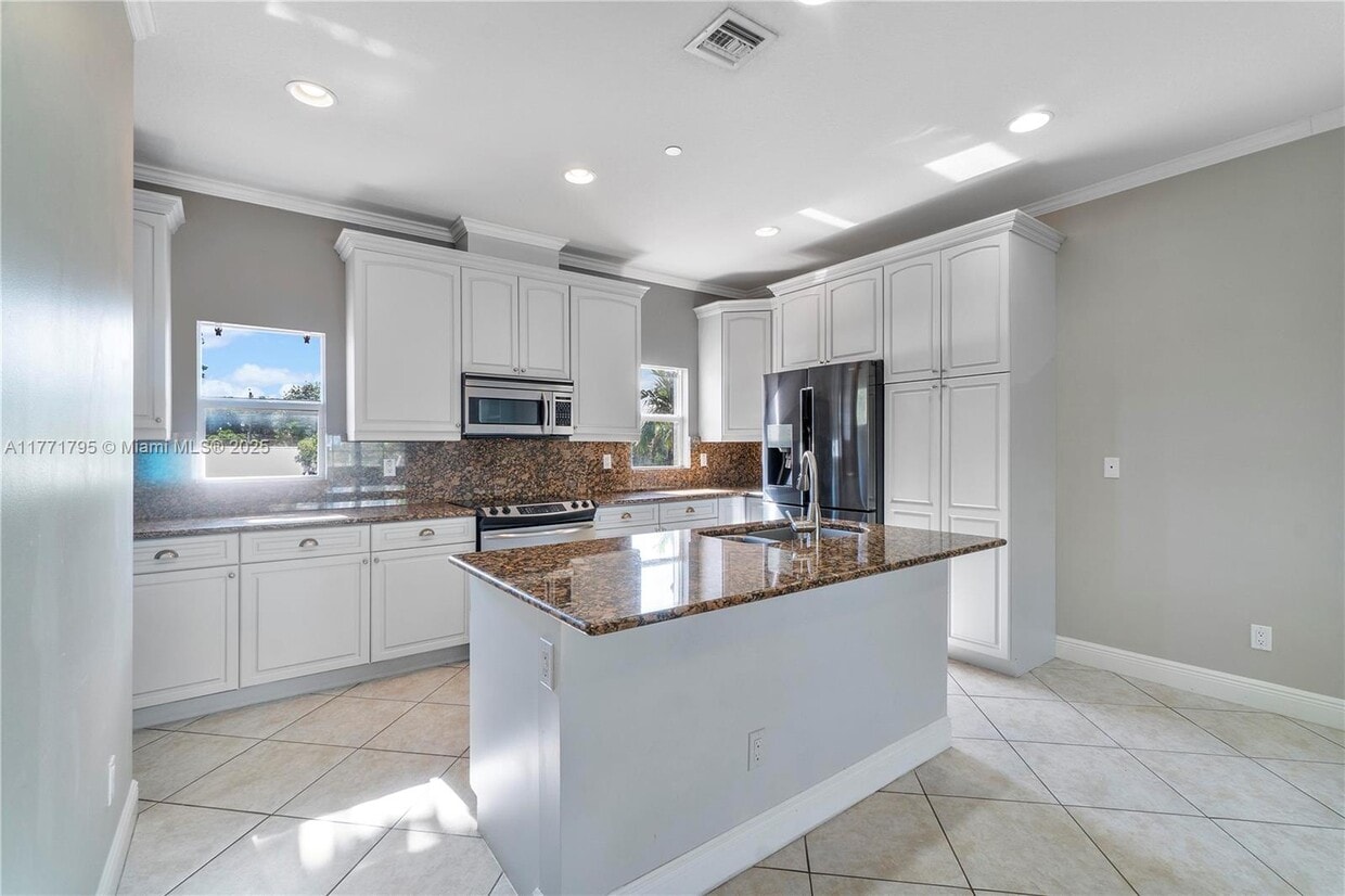 Photo - 407 SE 13th St (Fort Lauderdale, FL)