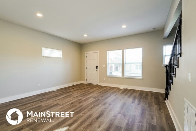 Photo - 2457 Sheldon St