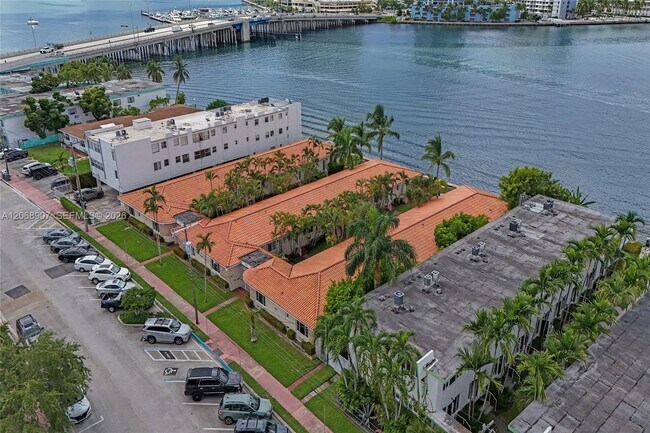 2170 Bay Dr Unidad 3-22
