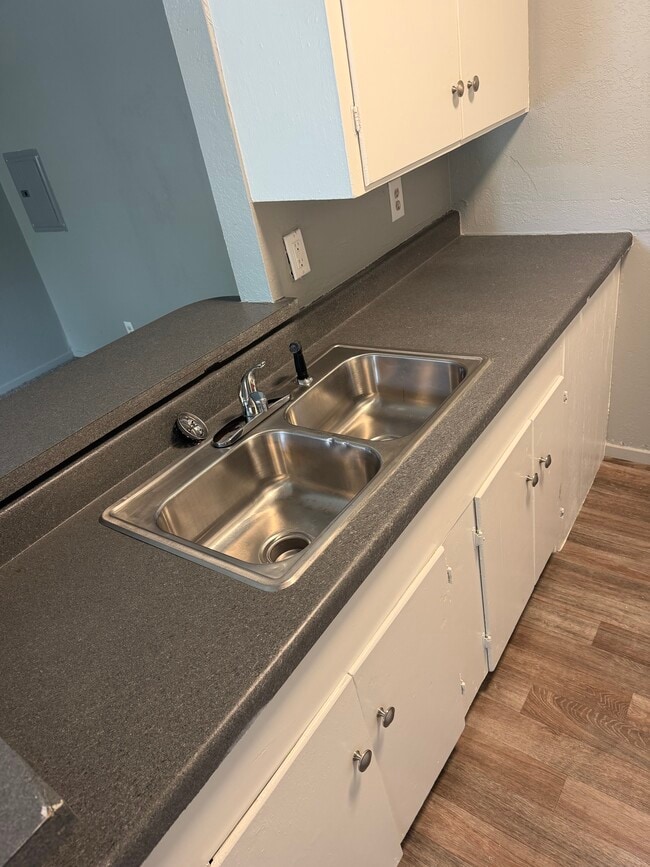 Building Photo - Pine Street Terrace Unit 53