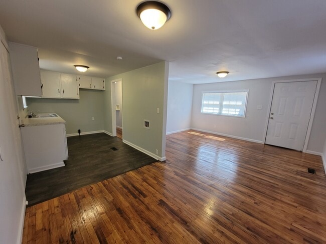 Photo - 596 Fredrick St