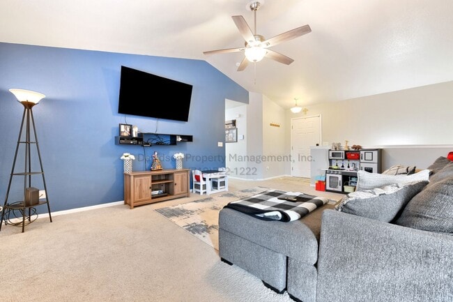 Photo - Stunning 3 Bedroom House in Fountain