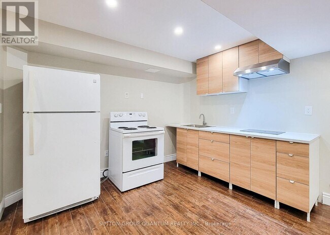 Photo - 320 Leiterman Dr