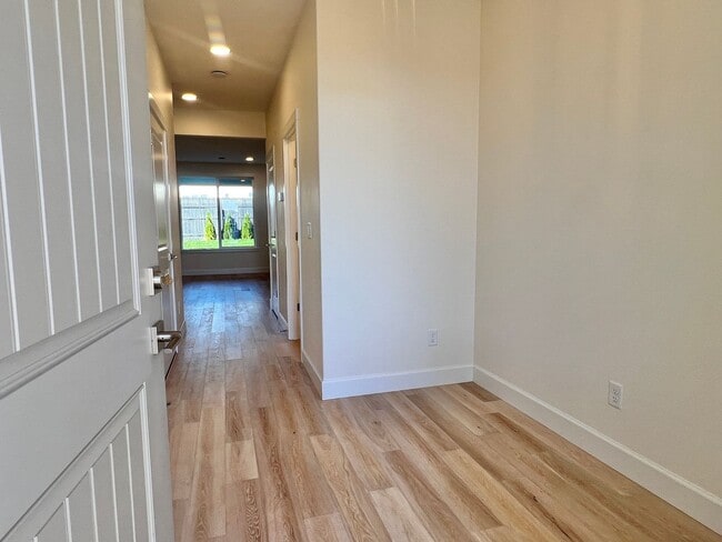 Photo - Gorgeous Ridgefield Home w/ full guest sui...