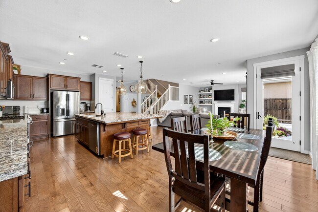 Photo - 450 Syracuse Ln