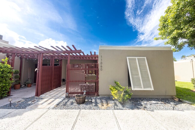 Building Photo - 11060 S Lakeview Dr