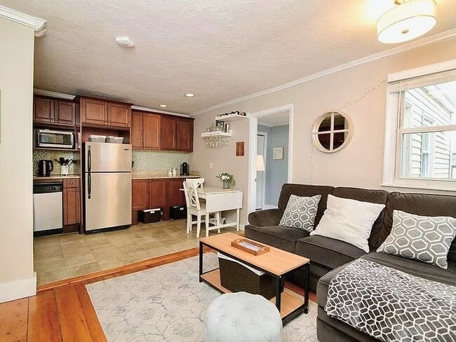 Photo - 206 Bunker Hill St Unit 3