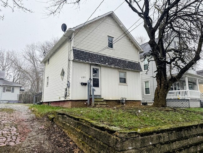 Building Photo - Newly renovated 3-bedroom, 1-bath home in Akron
