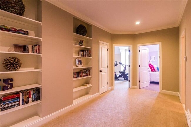 Photo - HOME FOR SALE or rent Gorgeous executive h...