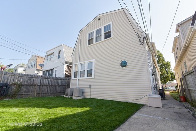 Photo - 5600 N Marmora Ave Unidad 1