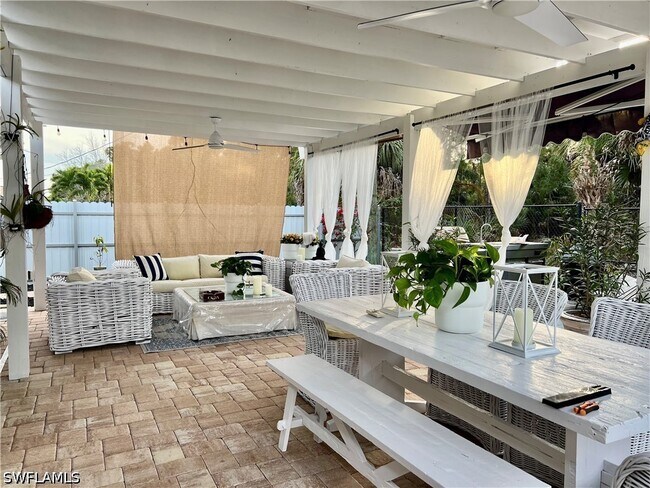 Photo - 283 Cypress Way W