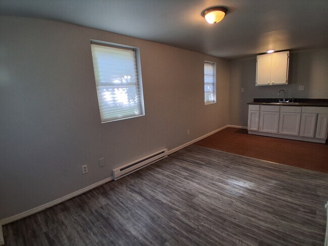 Photo - 212 Edwards St