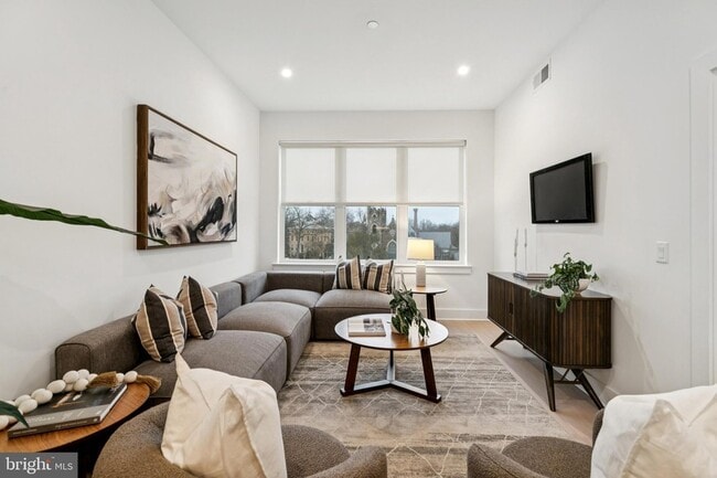 Building Photo - 30 W Allens Ln Unit 320