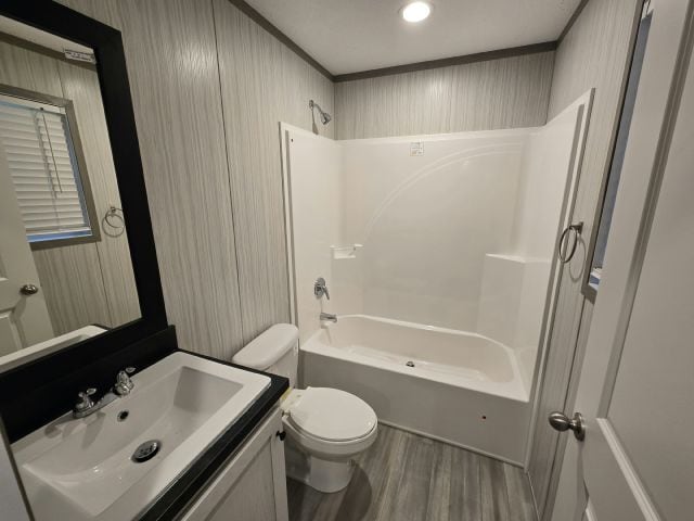 Photo - 305 Louva Ln