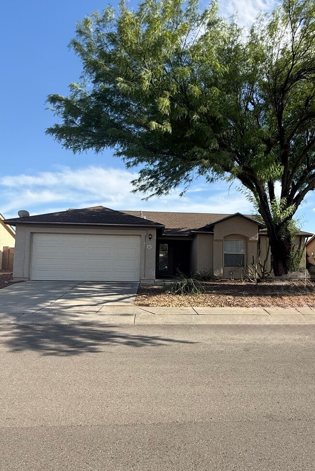 Building Photo - 2601 W Camino del Medrano